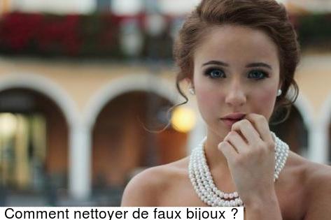 faux bijoux